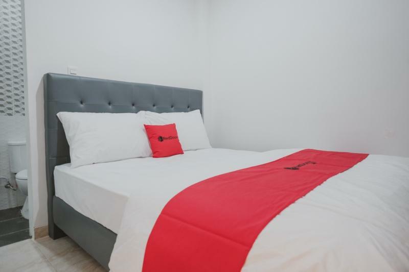 Reddoorz Near Taman Palem Guest house