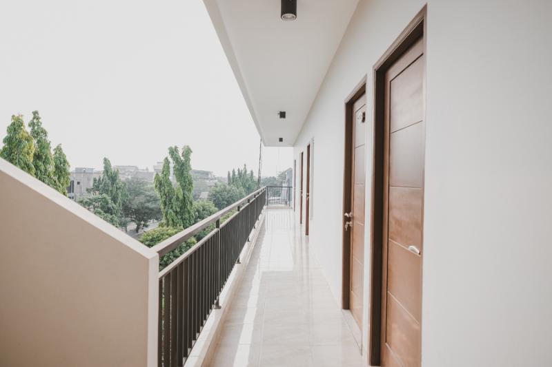 Rumah tetamu Reddoorz Near Taman Palem Jakarta